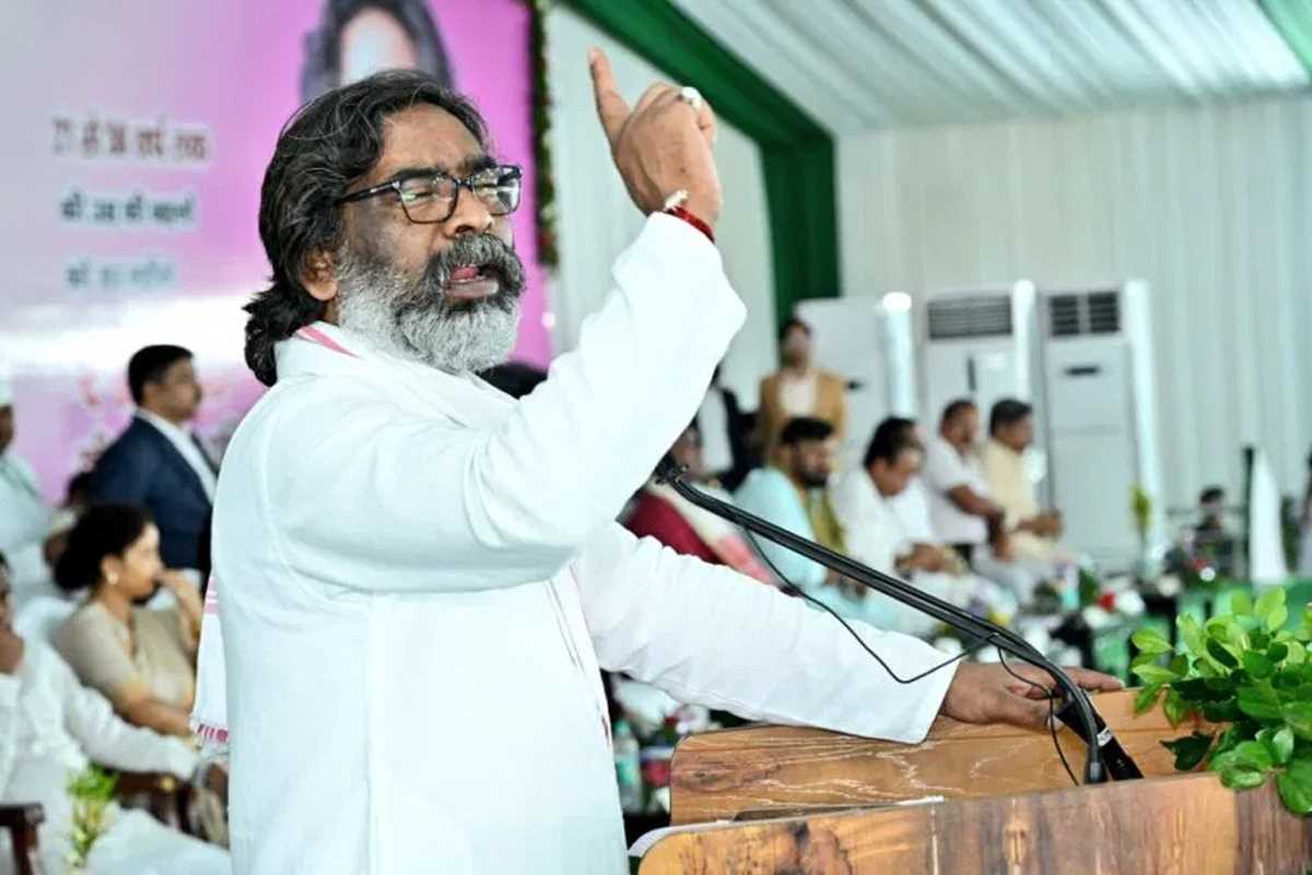 झारखंड में आयकर के दायरे के बाहर वालों के बकाया बिजली माफ करेंगे : हेमंत सोरेन झारखंड में आयकर के दायरे के बाहर वालों के बकाया बिजली माफ करेंगे : हेमंत सोरेन